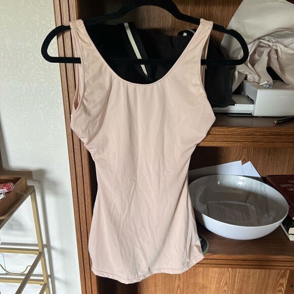 ASSESTS SPANX TANK TOP - Picture 3 of 3